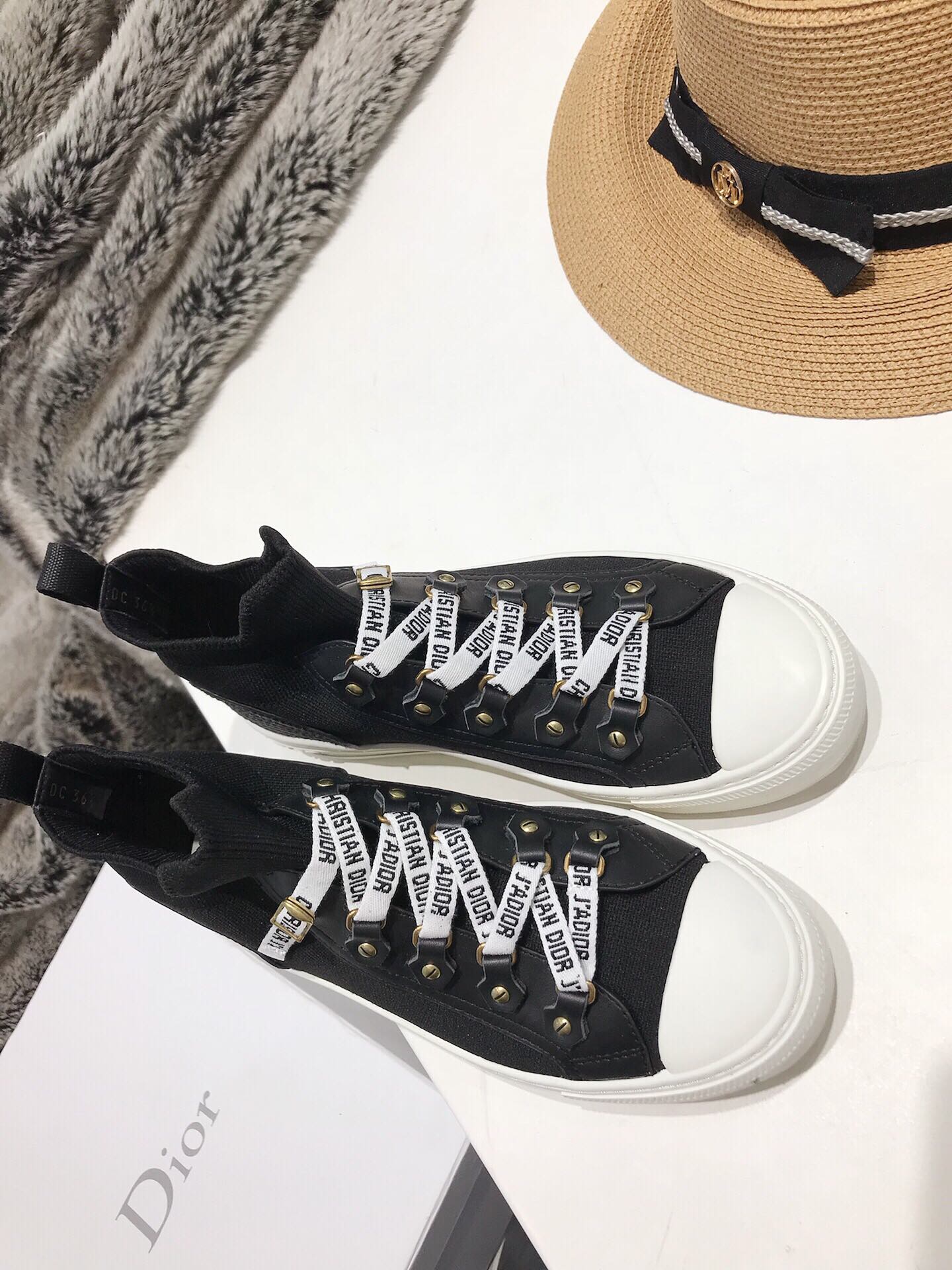 DIOR