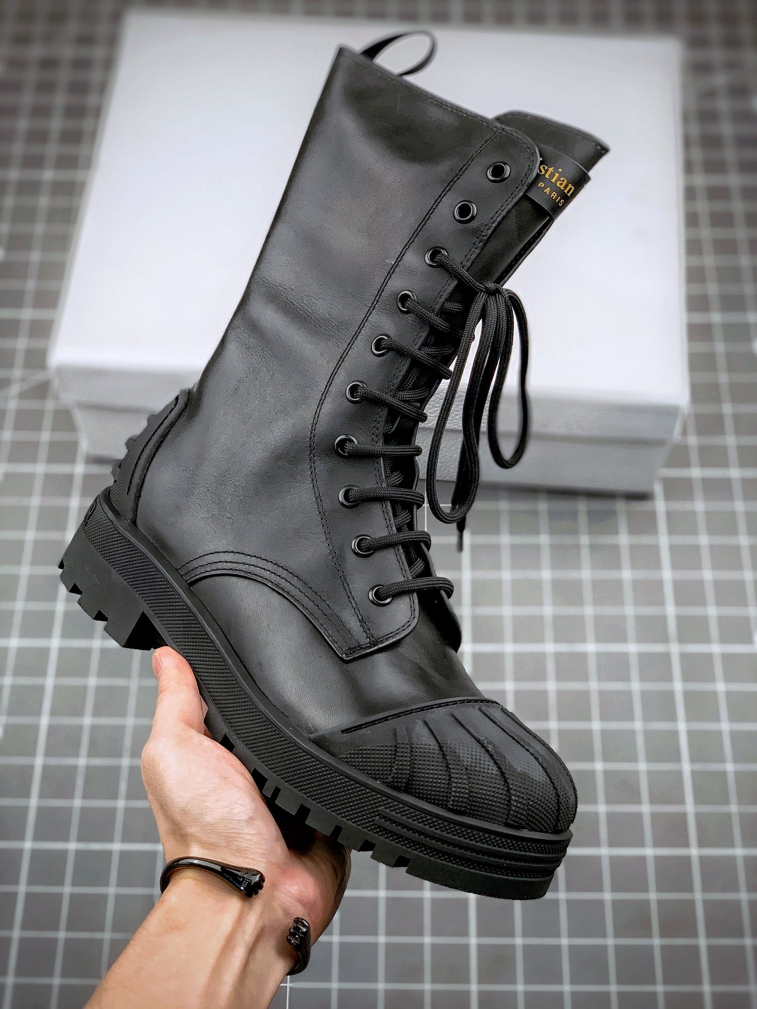DIOR