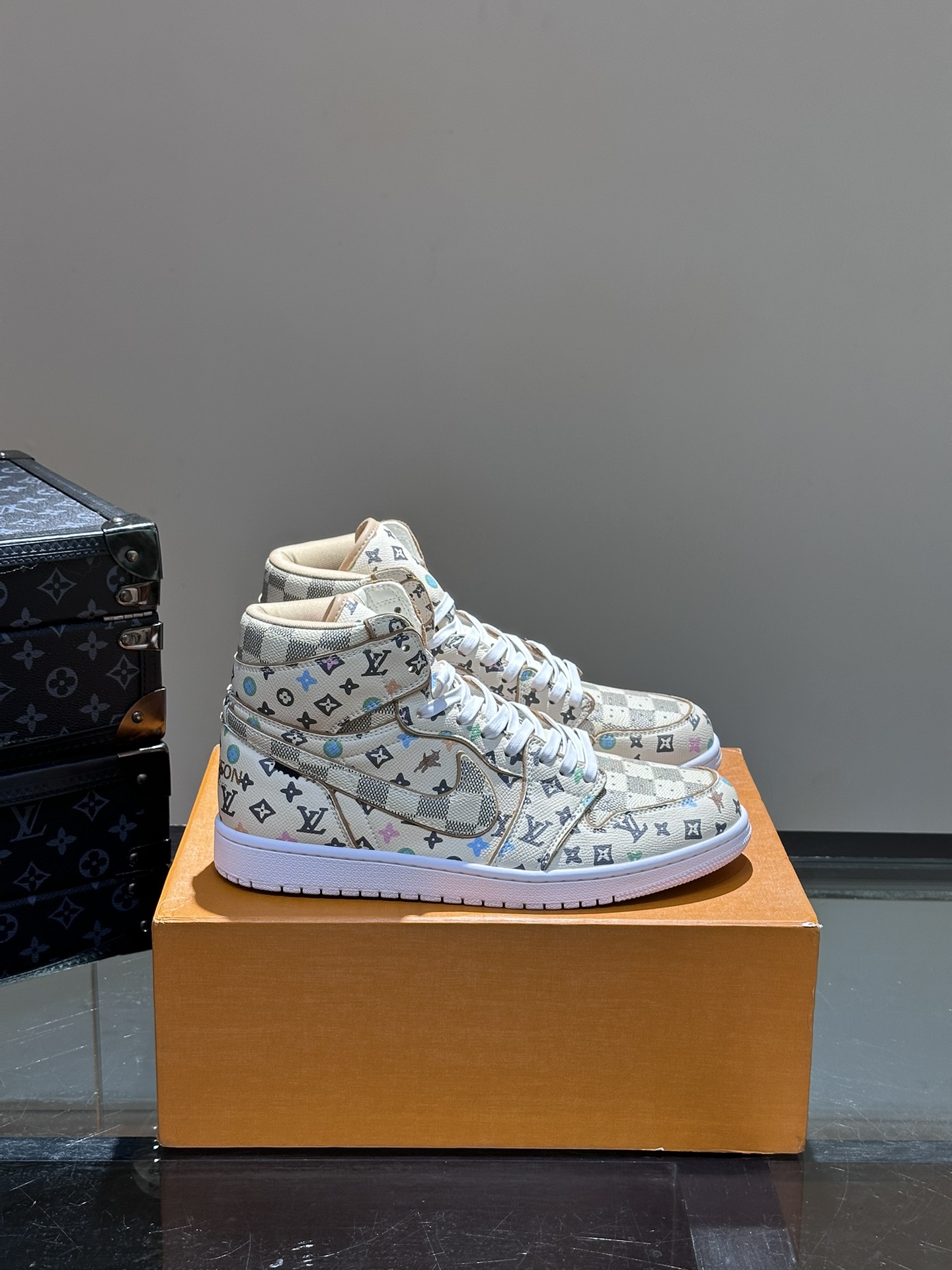 LOUIS VUITTON